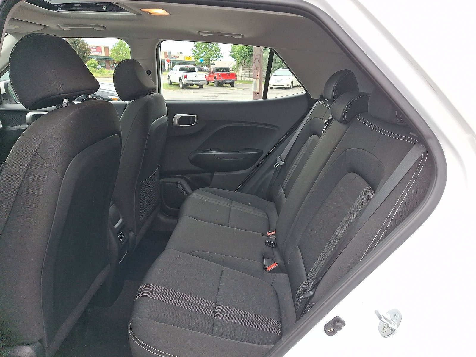2024 Hyundai Venue SEL - Photo 10