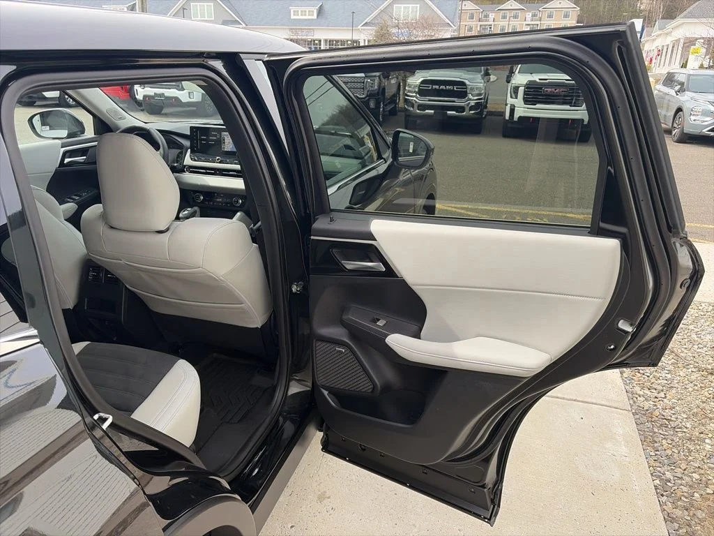 New 2026 Black Mitsubishi SE image 41