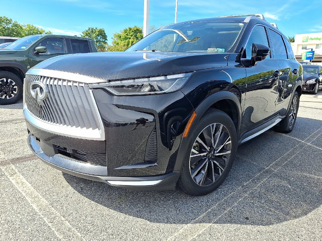 Used 2026 Black INFINITI LUXE image 3