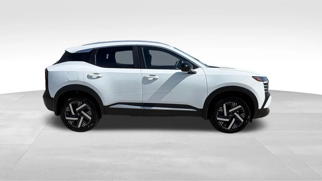 New 2026 Aspen White TriCoat / Super Black Two-tone Nissan SV image 9
