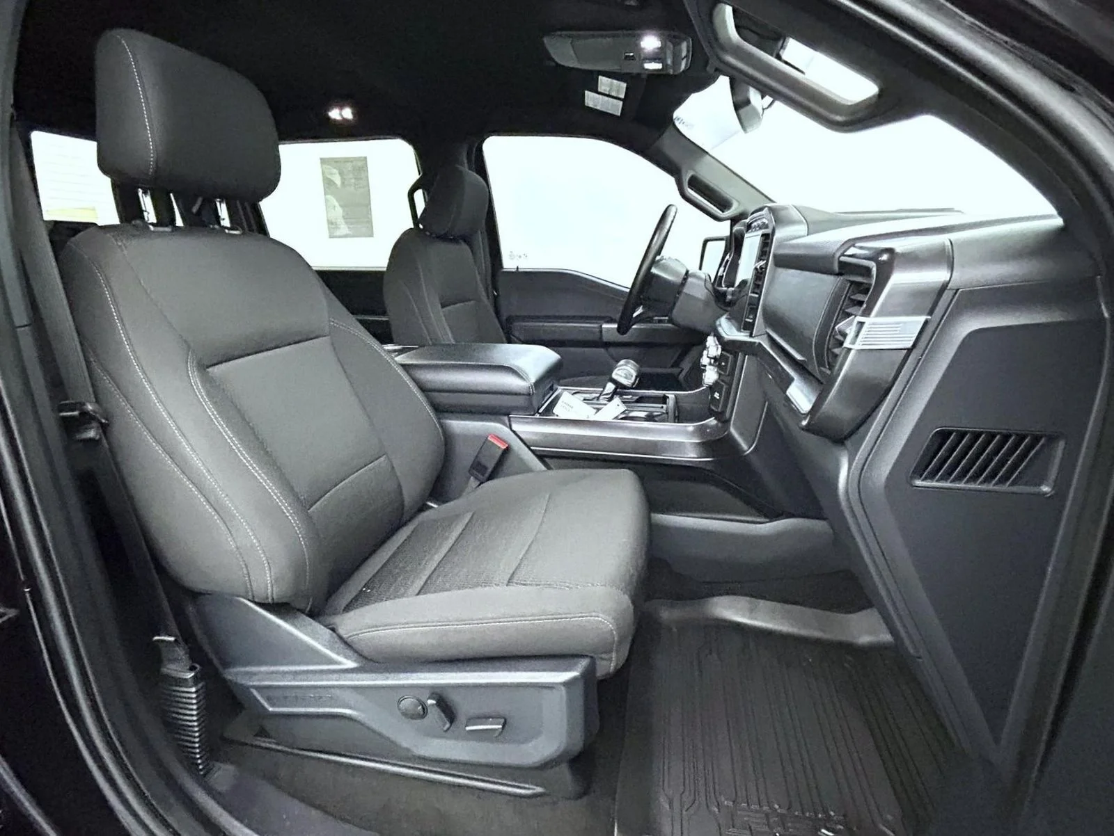 Used 2023 Black Ford XLT image 15