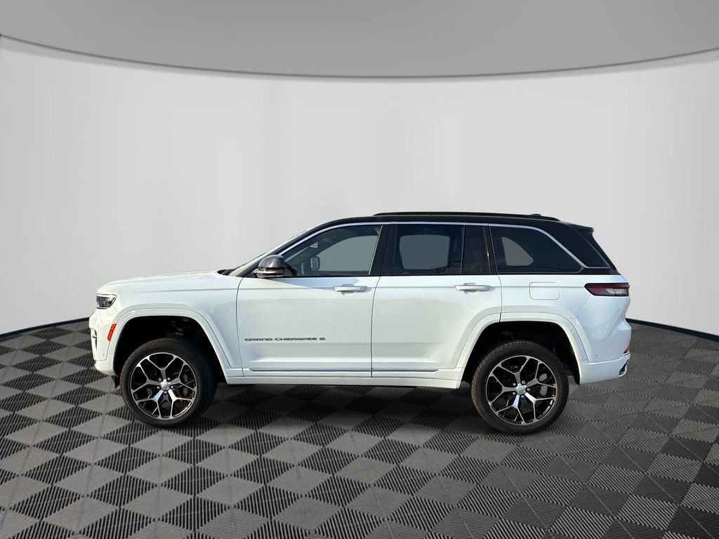 Used 2025 White Jeep Summit Reserve image 4