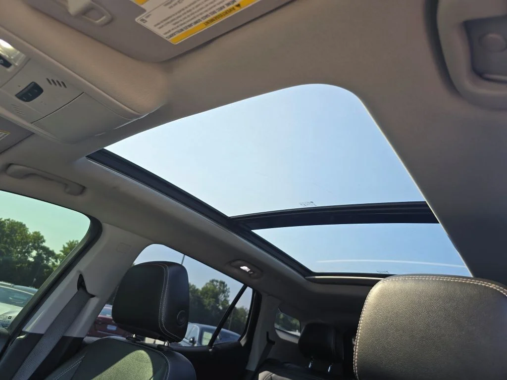 Used 2022 Ebony Twilight Metallic GMC FWD 4dr SLT Elevation Edition with Skyscape Power Sunroof image 13