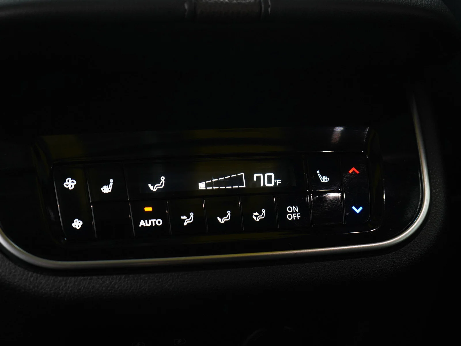 Certified Used 2025 Aspen White Tricoat Nissan Platinum image 18