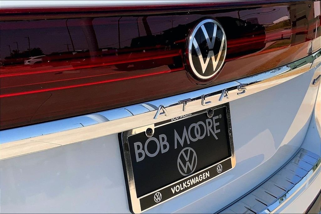 New 2026 Opal White Pearl Volkswagen 2.0T SEL image 9