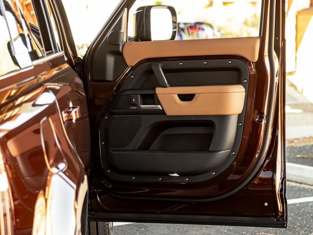 New 2026 Sedona Red Land Rover S image 29