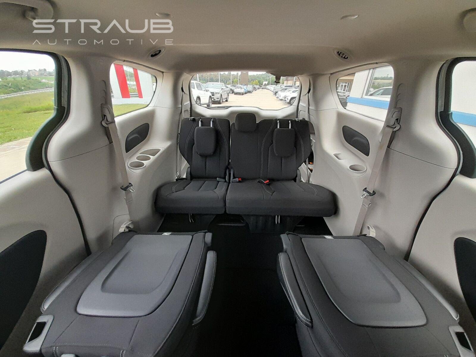 Used 2023 Bright White Clearcoat Chrysler LX image 43