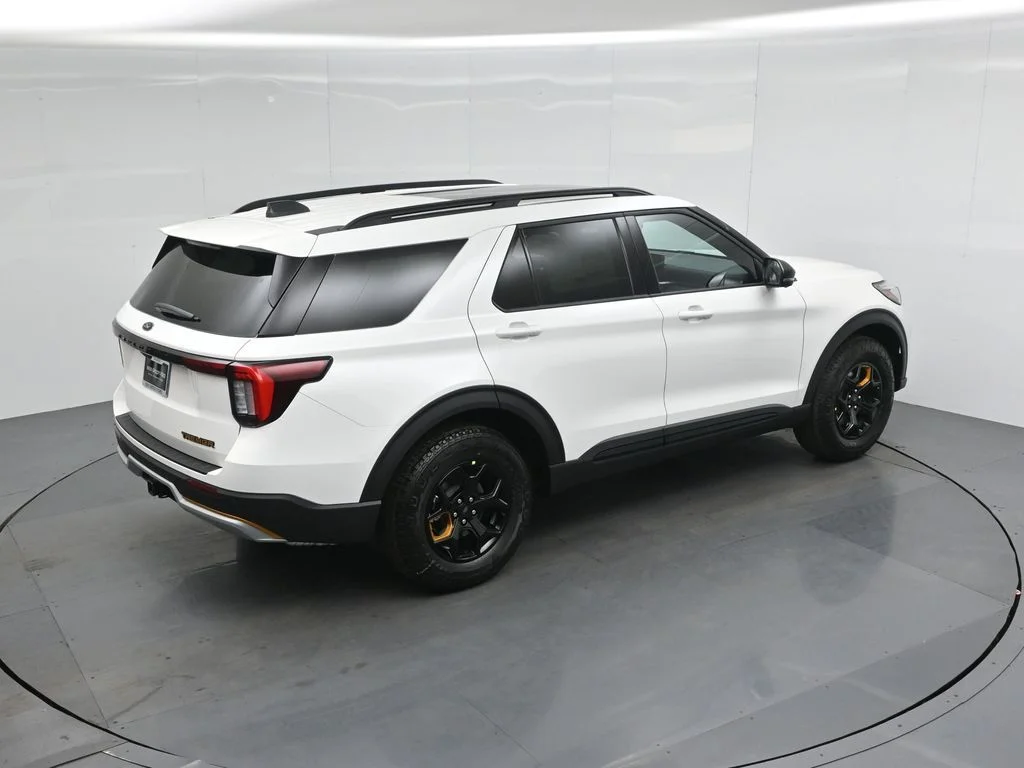New 2026 Star White Metallic Tri-Coat Ford Tremor image 41