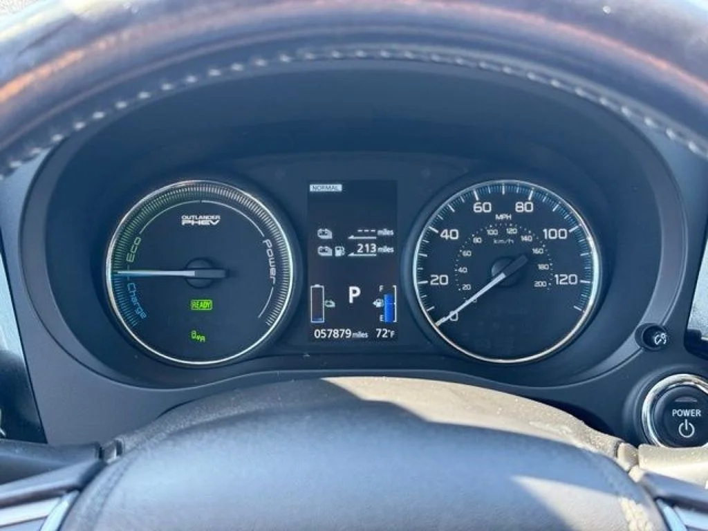 Used 2018  Mitsubishi SEL image 15