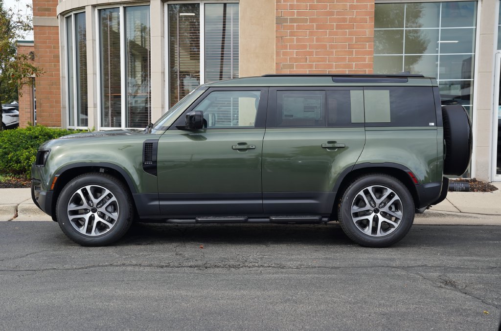 New 2026 Woolstone Green Land Rover S image 2