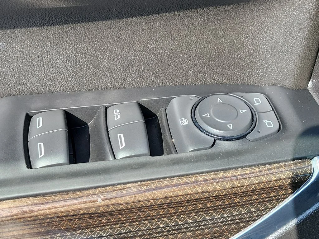 Used 2021 Silver Chevrolet RST image 28