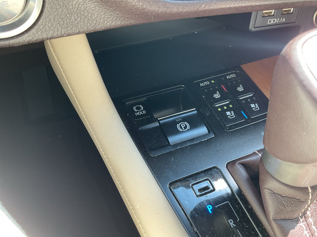 Used 2020 Eminent White Pearl Lexus  image 24