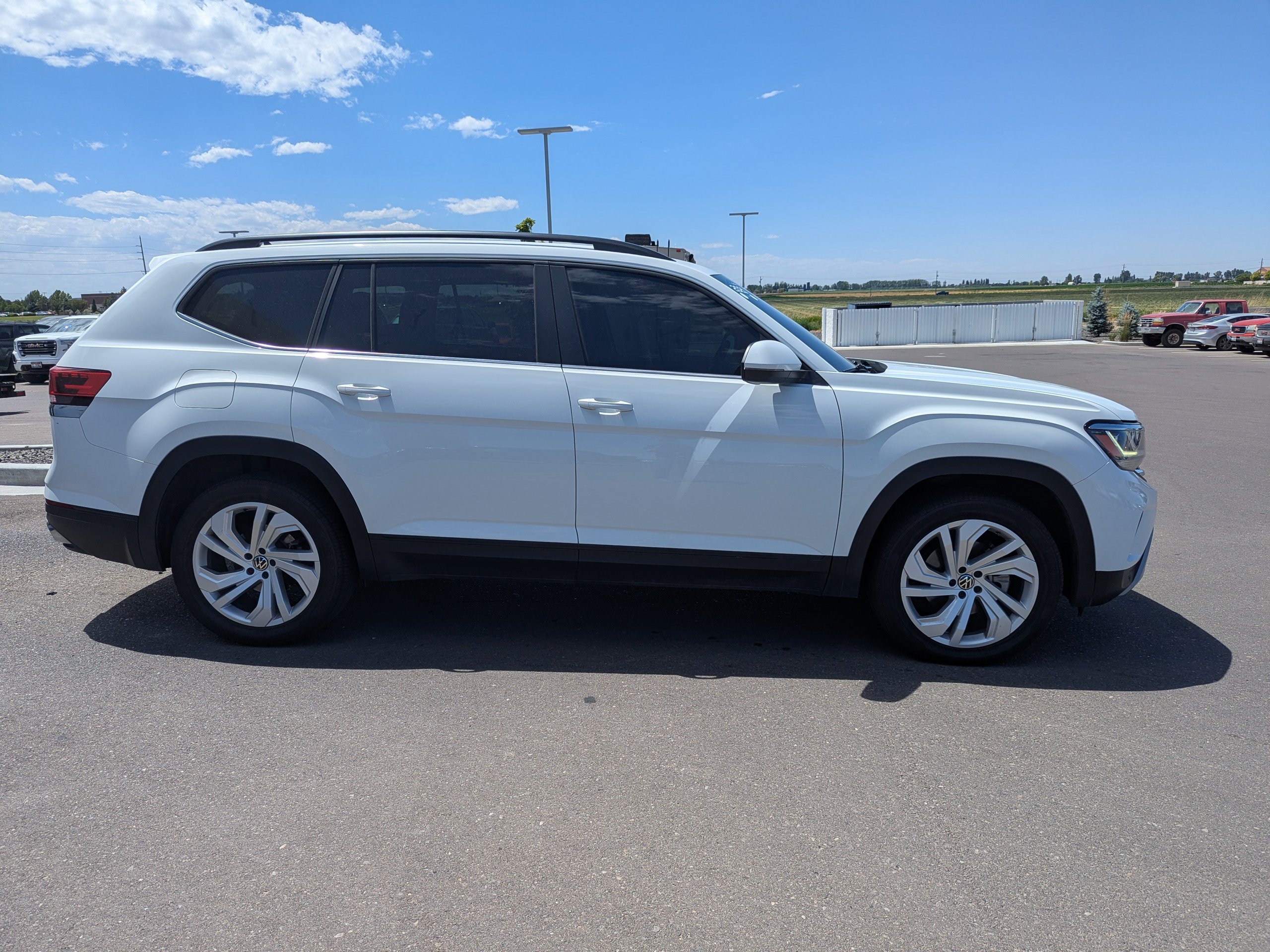 2021 Volkswagen Atlas SE w/Tech - Photo 4