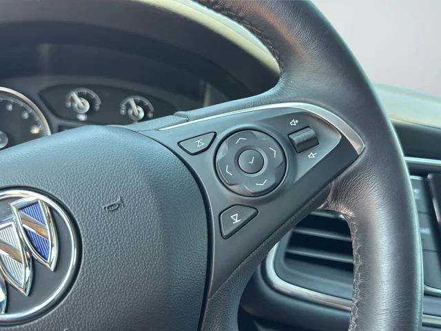 Used 2020 Red Buick Essence image 39