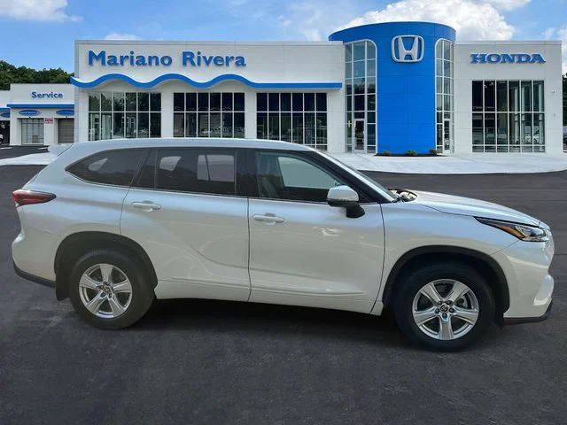 Used 2020 Blizzard Pearl Toyota LE image 4
