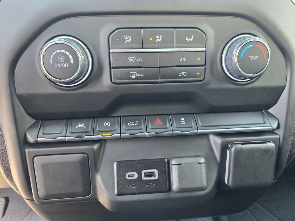Used 2025 White Chevrolet Custom image 15