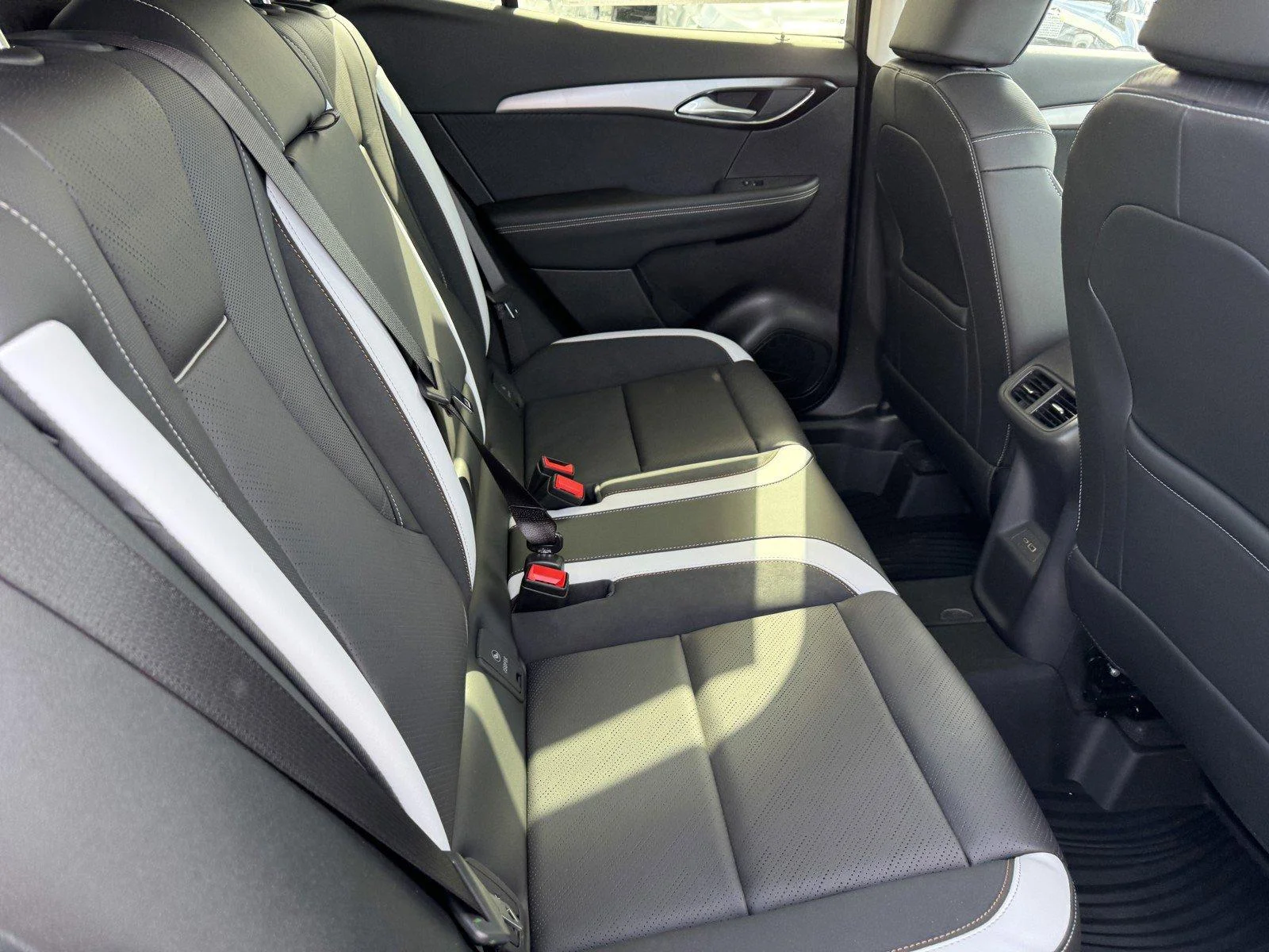 New 2026 Iridescent White Tricoat Buick Sport Touring image 10