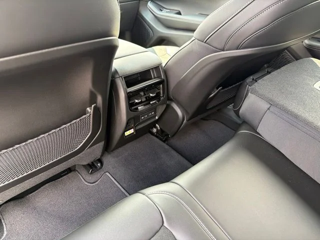 New 2026 White Jeep Altitude image 8