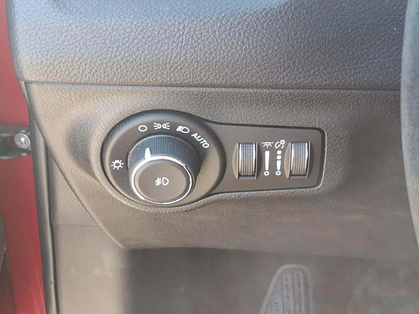 Used 2018 Redline Pearlcoat Jeep Altitude image 14