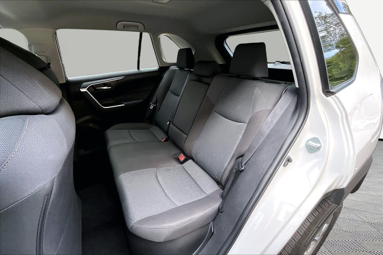 Certified Used 2025 Ice Cap Toyota Hybrid XLE image 21