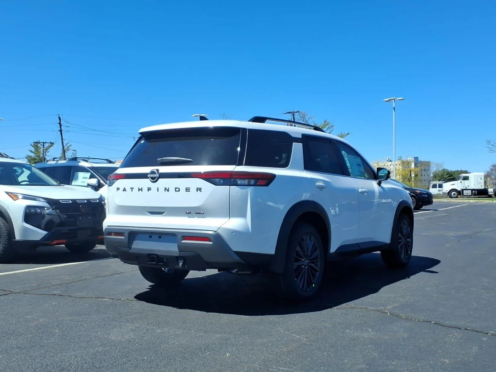 New 2026 Everest White Pearl Tricoat Nissan SL image 3