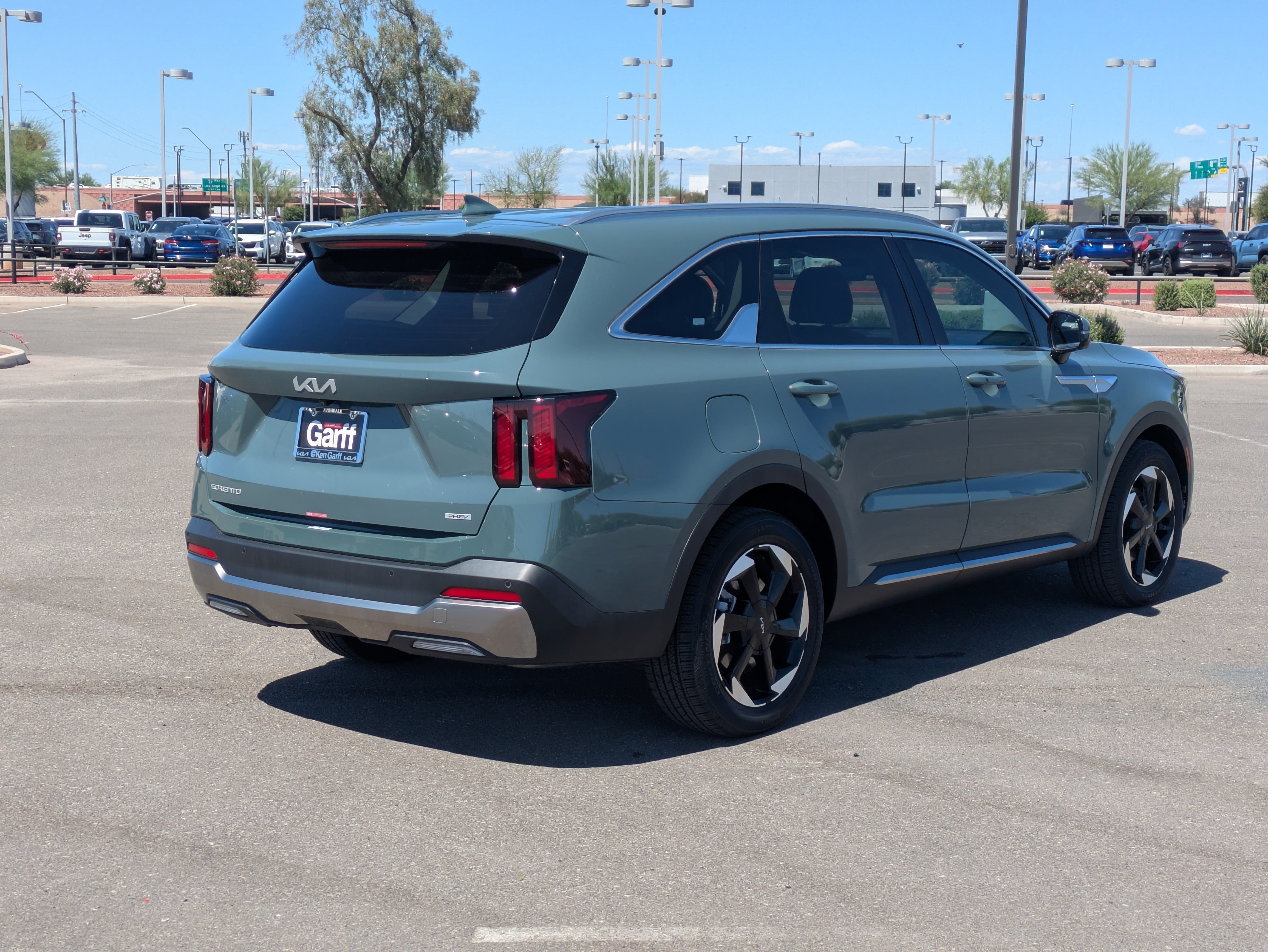 Used 2025 Cityscape Green Kia EX image 5