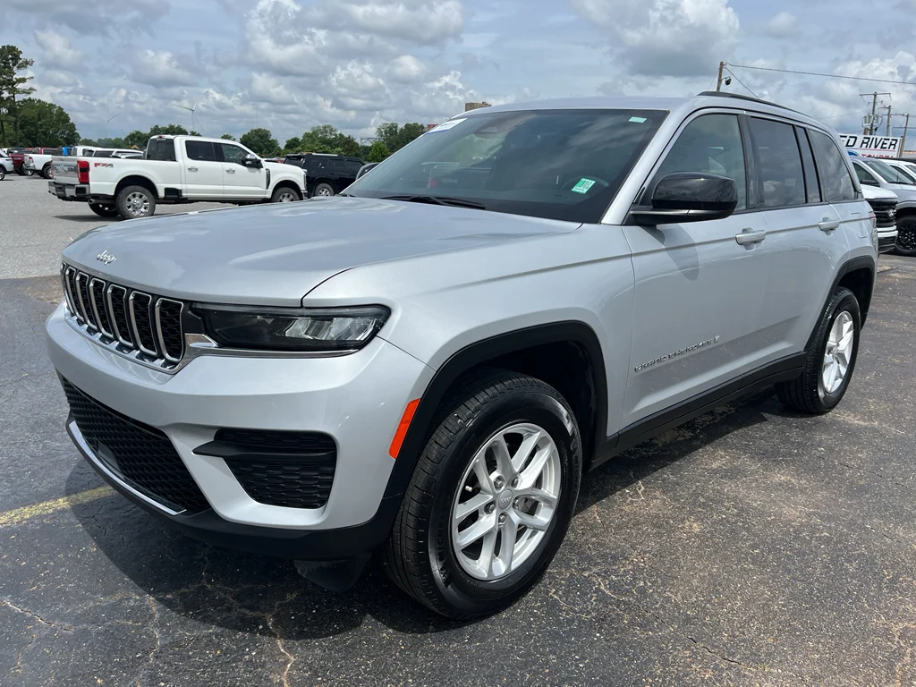 2024 Jeep Grand Cherokee Laredo X's photo