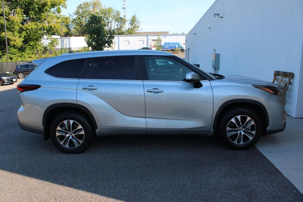 Used 2024 Silver Toyota XLE image 35