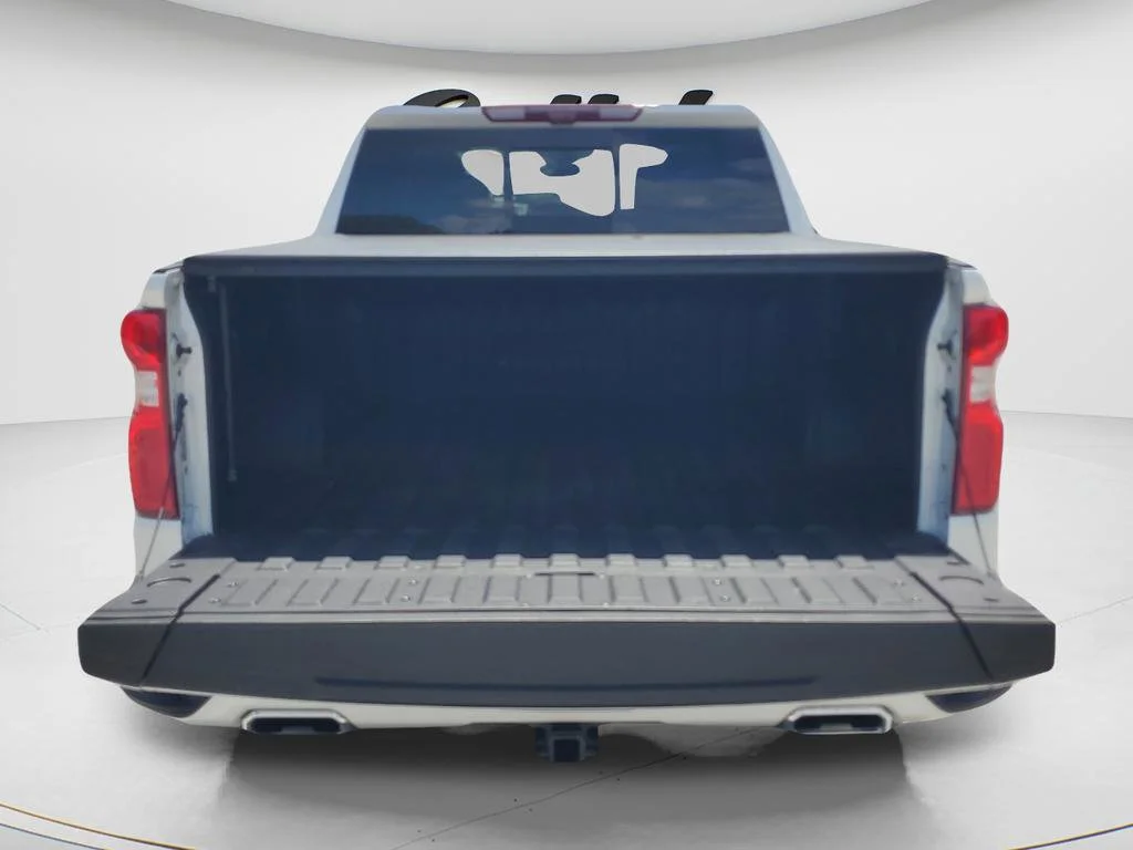 Used 2024 Iridescent Pearl Tricoat Chevrolet High Country image 9