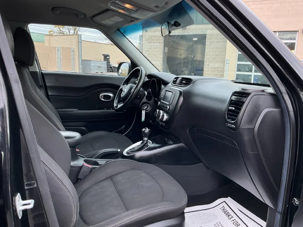 Used 2019 Black Kia Base image 25