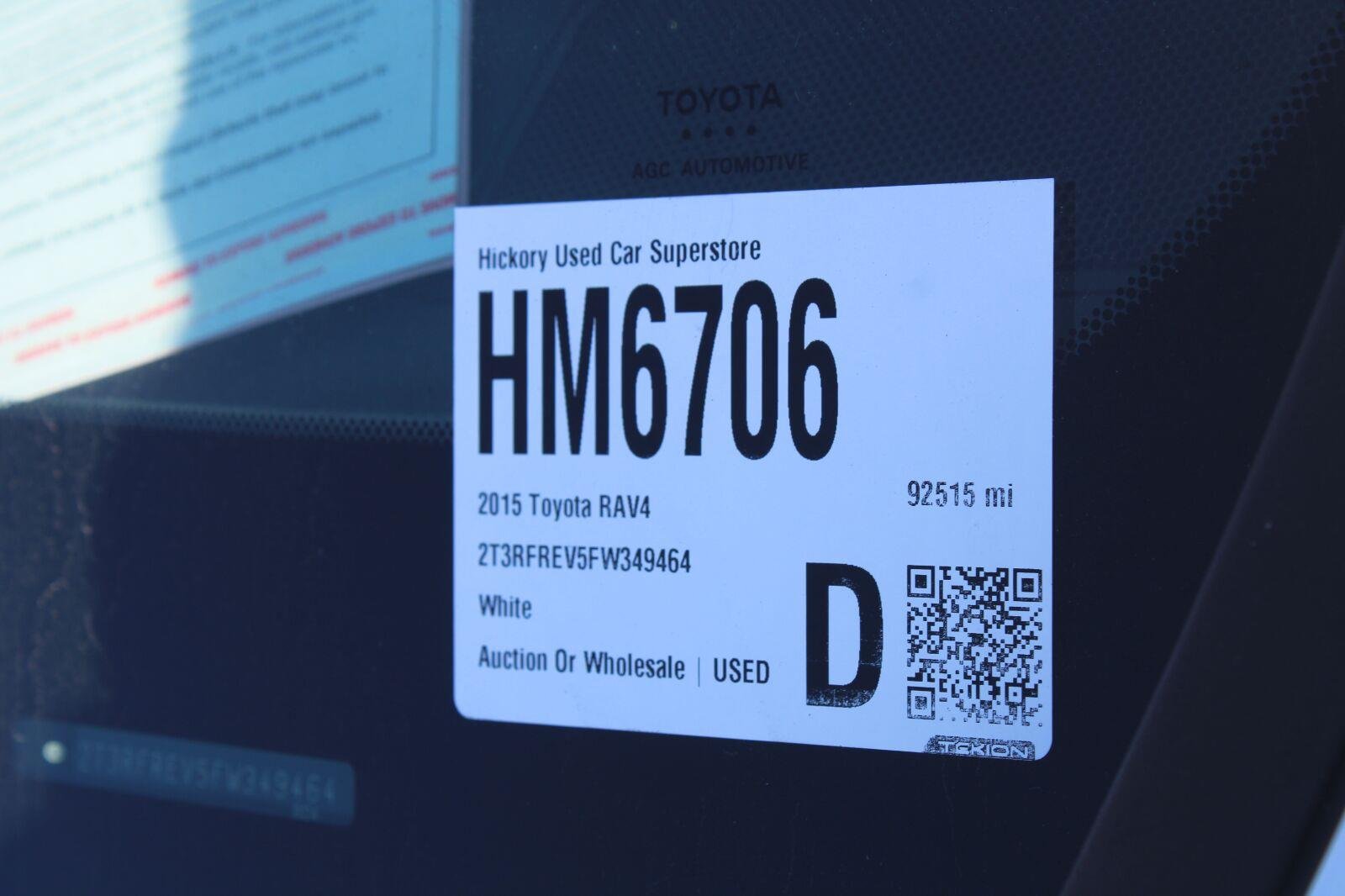 Used 2015 Super White Toyota XLE image 10