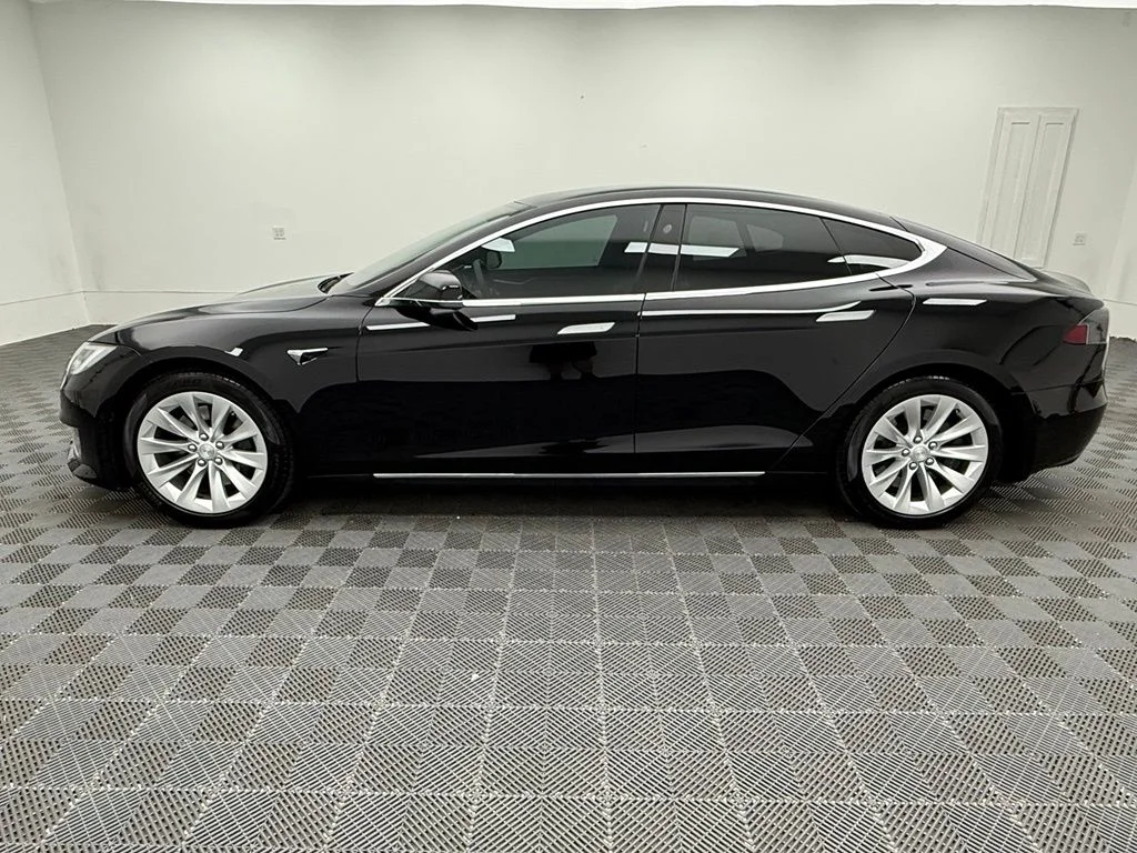 Used 2018 Black Tesla 75D image 13