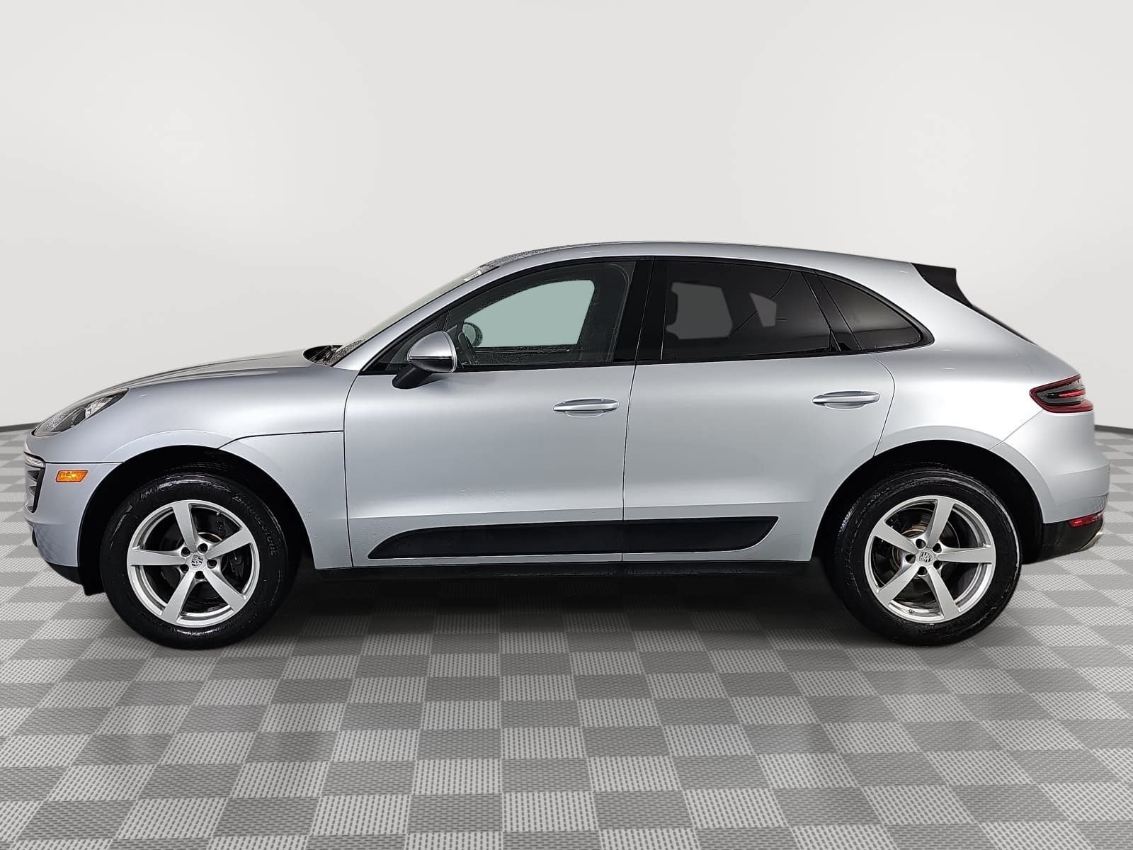 Used 2018 Silver Porsche  image 5
