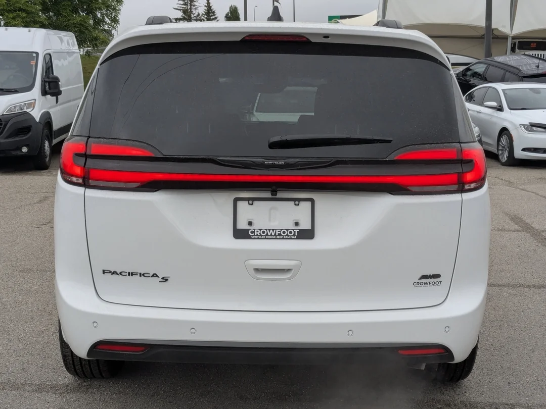 New 2026 White Chrysler Select - - AWD - 3.6L Pentastar V6 - Adaptive Cruise Control - Blind Spot Monitor & More! image 7