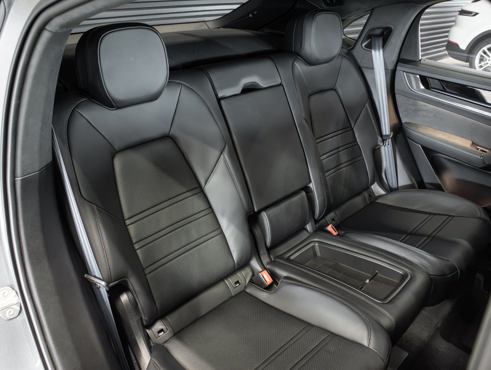 New 2026 Vanadium Grey Metallic Porsche Turbo GT image 6