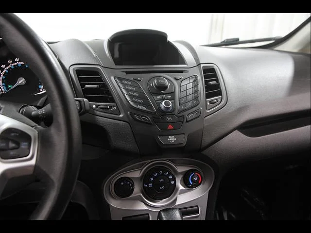 2015 Ford Fiesta SE - Photo 8