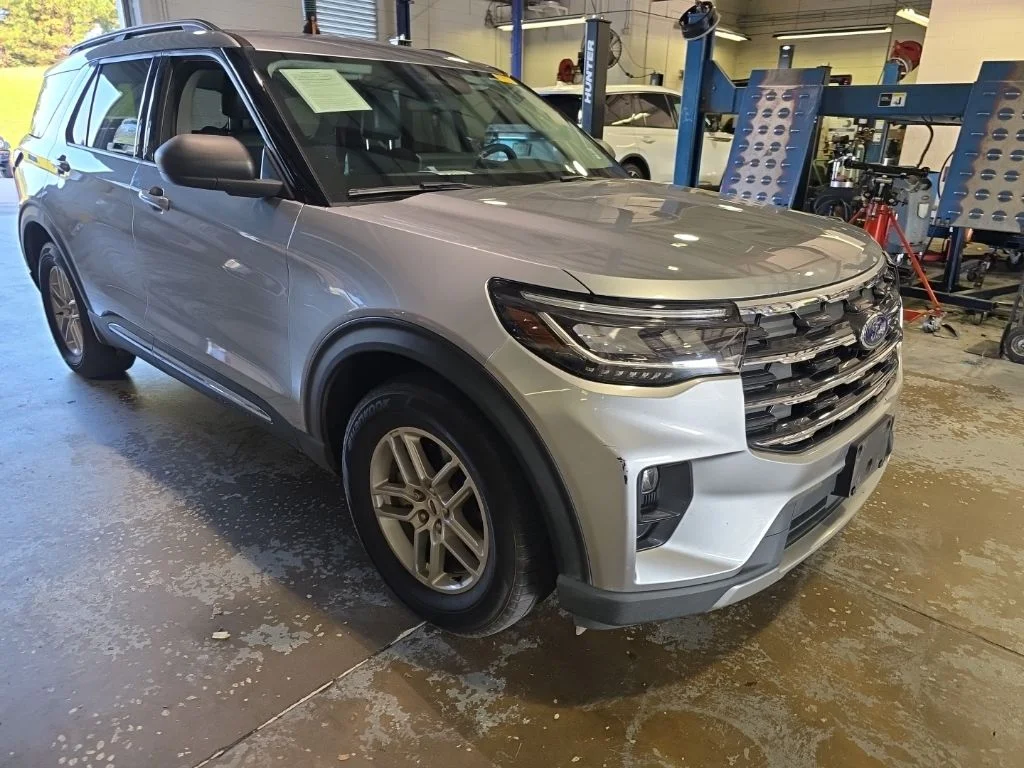 Used 2025 Silver Ford Active image 11