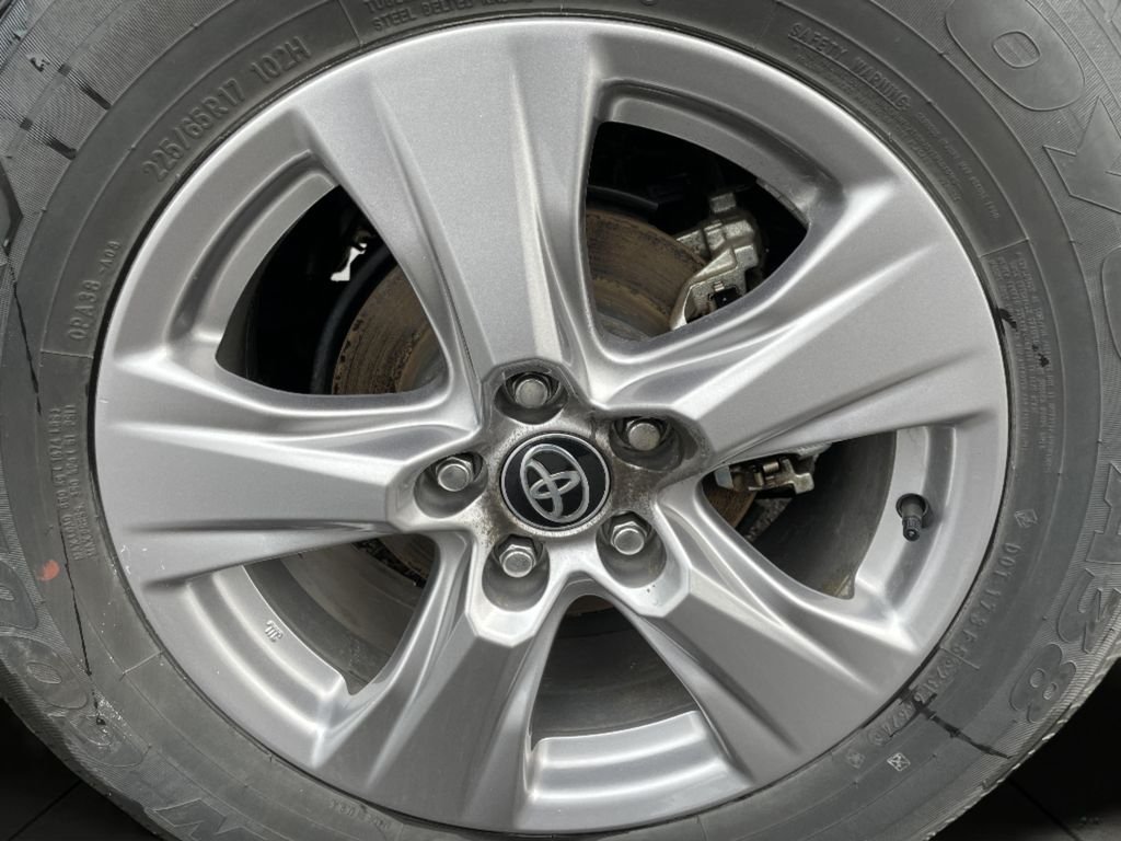 Used 2025 Silver Toyota XLE image 27