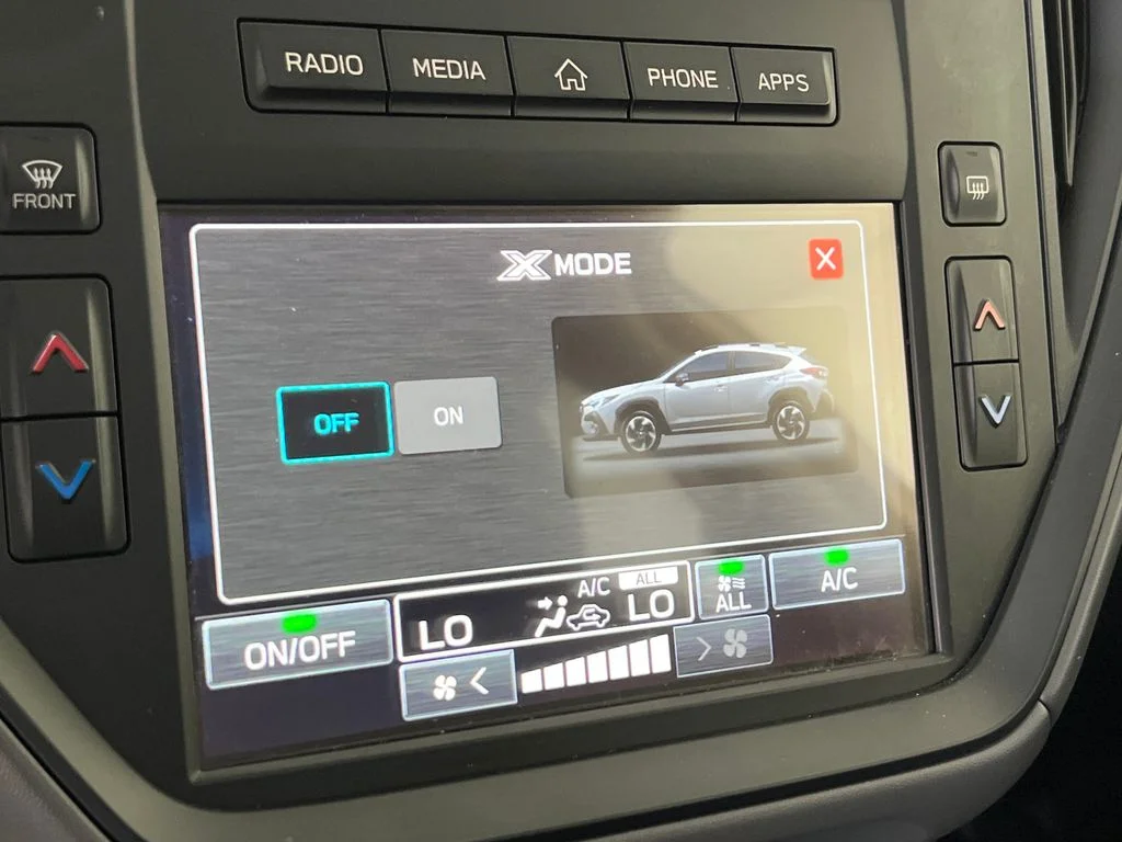 Used 2024 White Subaru Base image 41