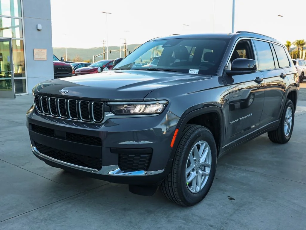 New 2026 Baltic Gray Metallic Clear-Coat Exterior Paint Jeep Laredo image 7