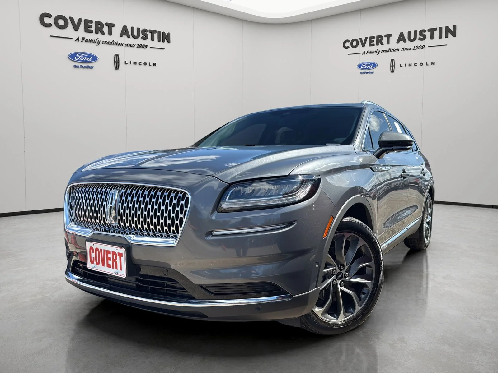 Used 2023 Gray Lincoln Reserve image 1