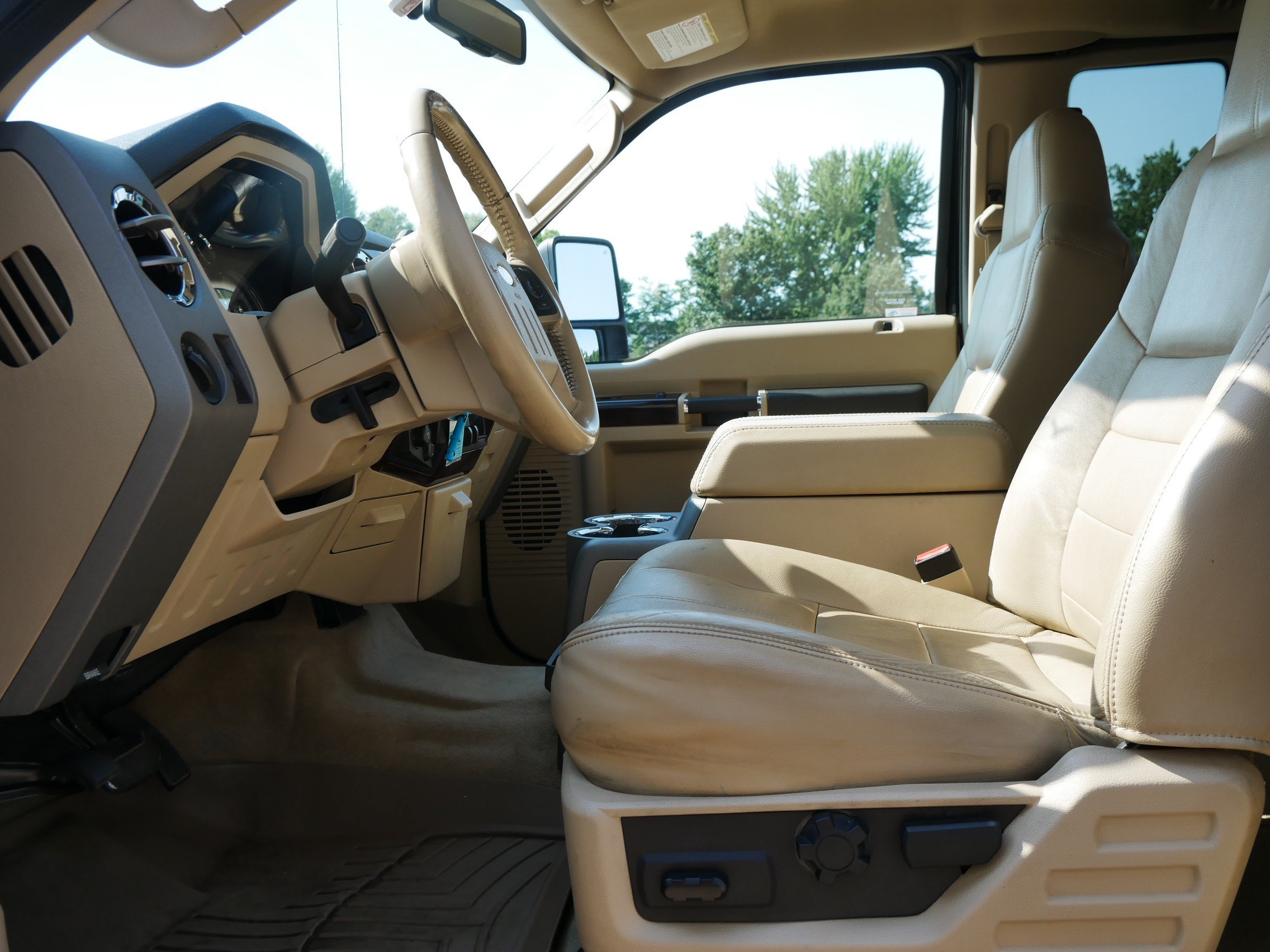 Used 2008 Black Ford Lariat image 10