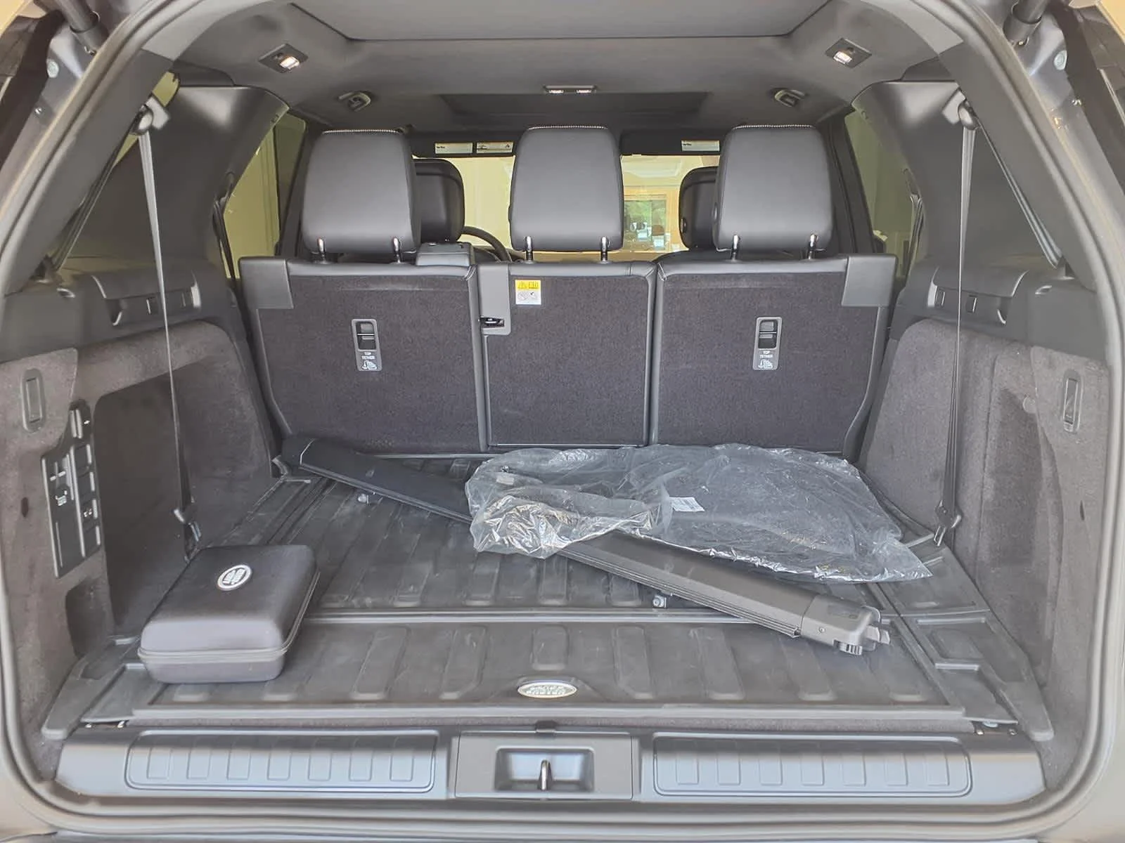 Used 2025 Eiger Grey Metallic Land Rover S image 25
