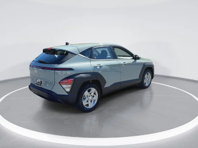 Used 2027 Green Hyundai SE image 8