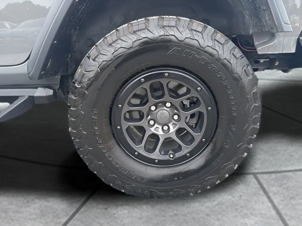 Used 2023 Gray Jeep High Tide image 31