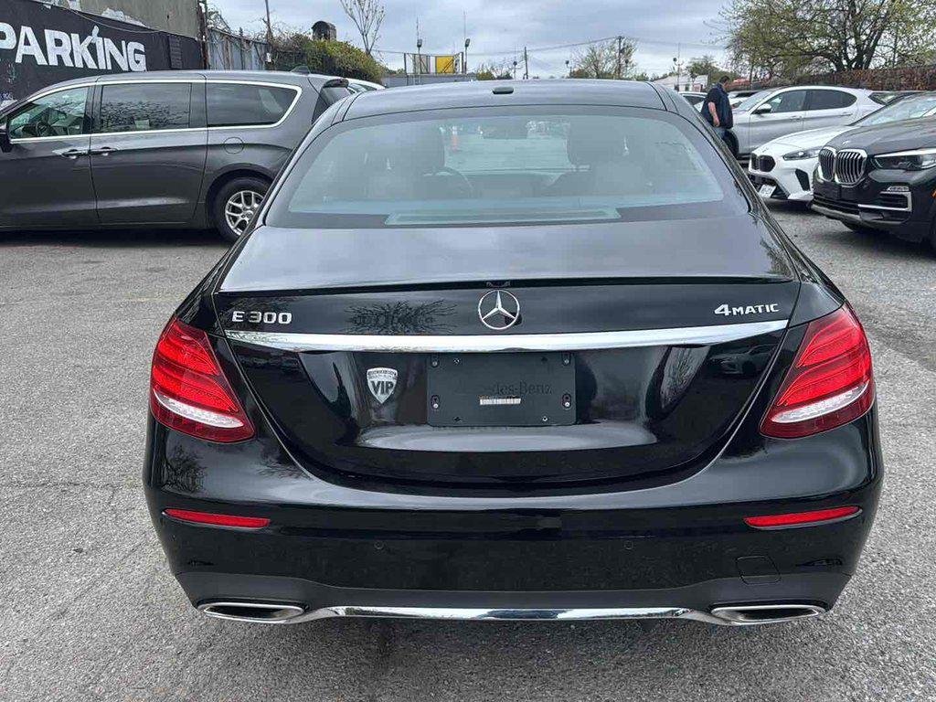 Used 2018 Black Mercedes-Benz 4MATIC® image 5