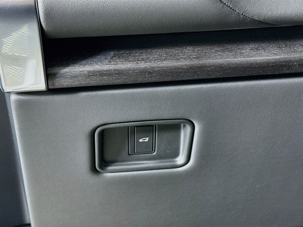 New 2026 Fuji White Land Rover SE image 11