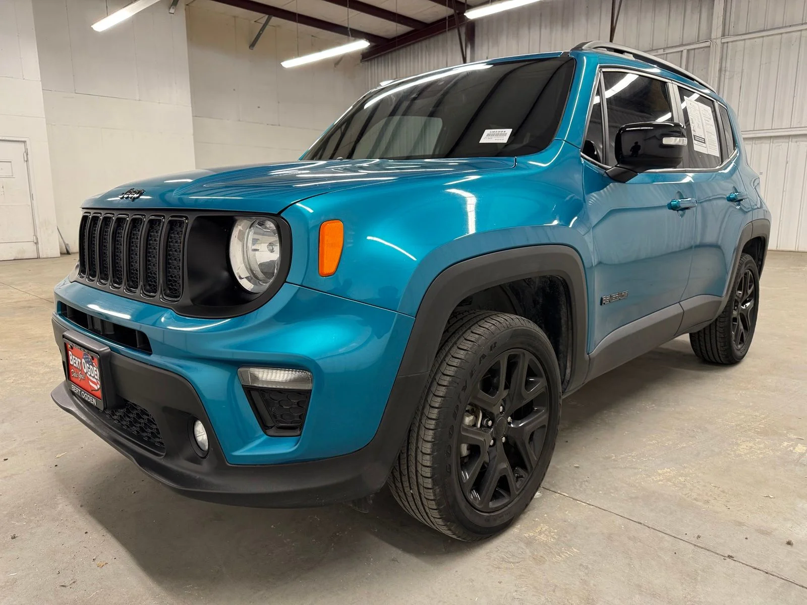 Used 2022  Jeep Altitude image 2