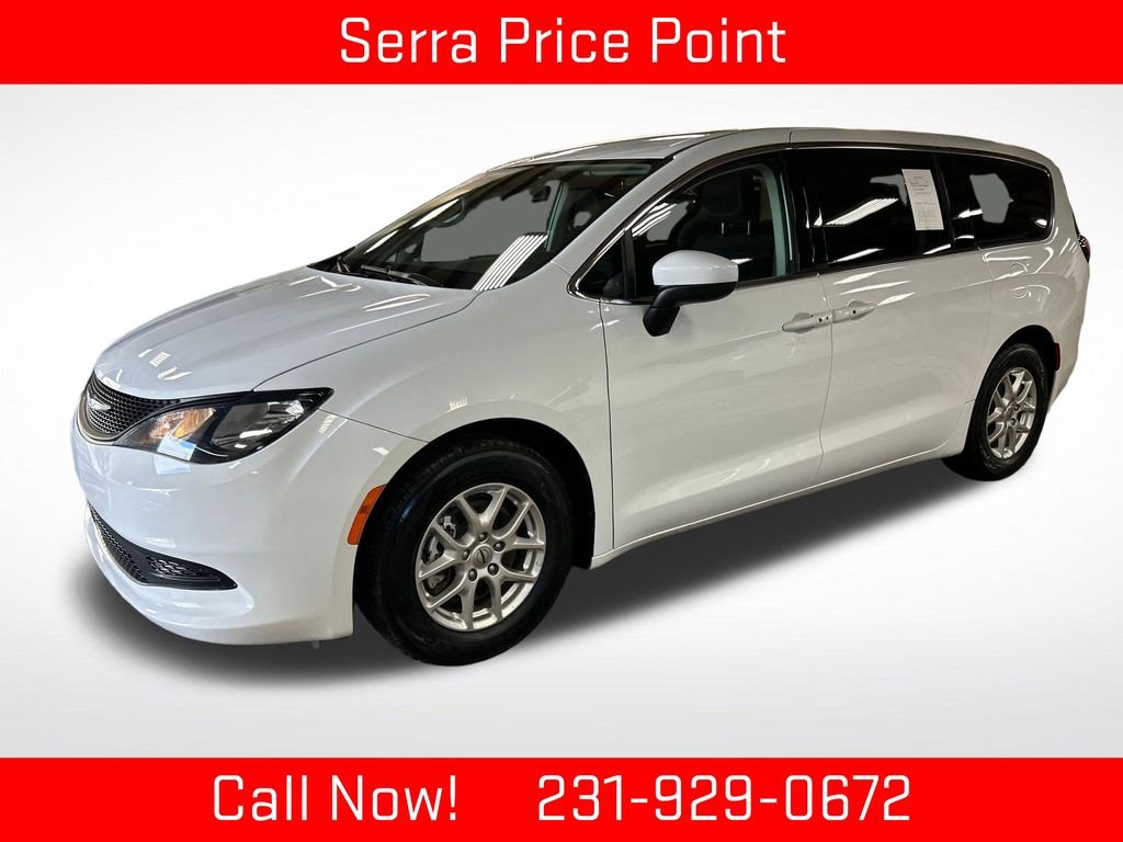 2023 Chrysler Voyager LX's photo