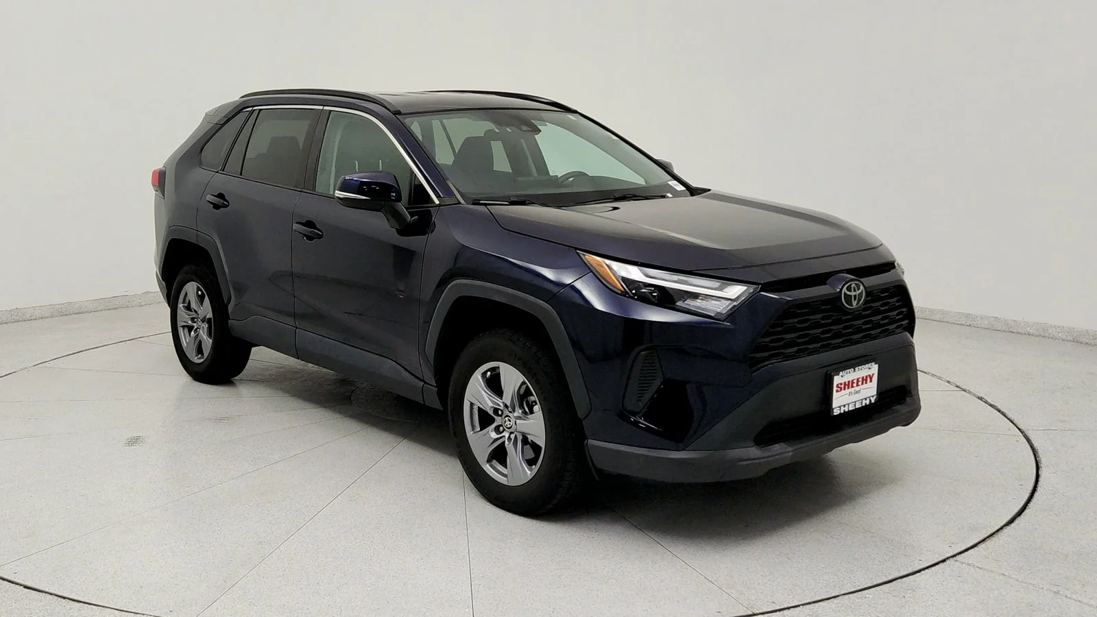 Used 2022  Toyota XLE image 1